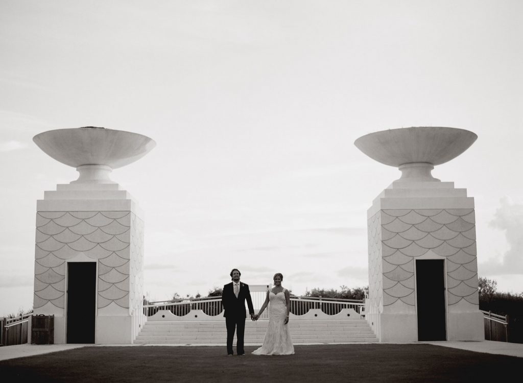 alys beach wedding photographs in the green space